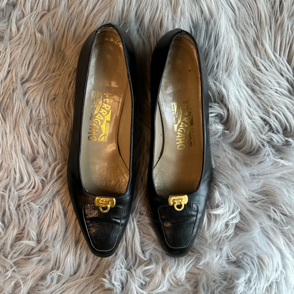 Vintage Salvatore Ferragamo Black Leather Pumps - Picture 4 of 8